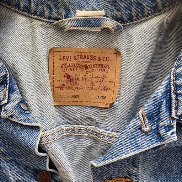 Vintage oversized Levi’s denim jacket - Picture 2 of 6